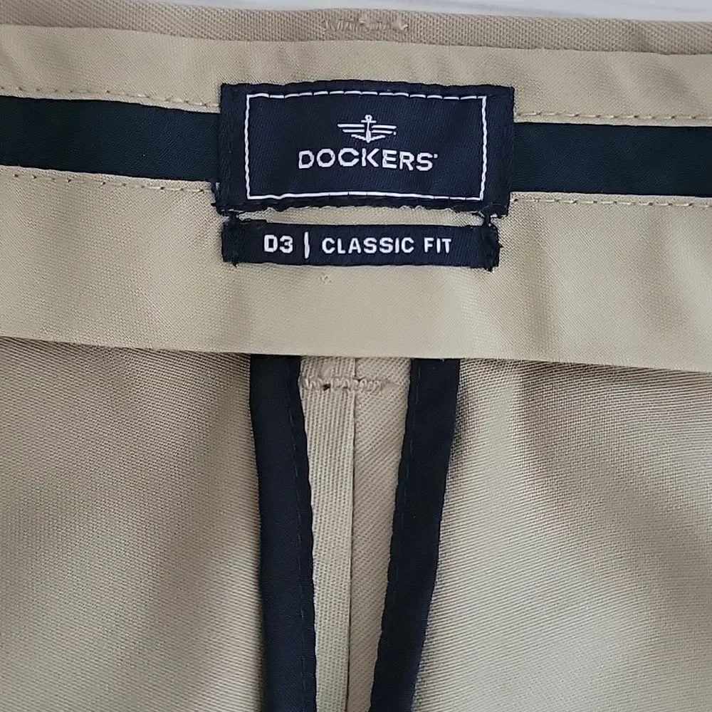 Dockers D3 classic fit tan chinos straight leg flat panel front Men's Size 40X29